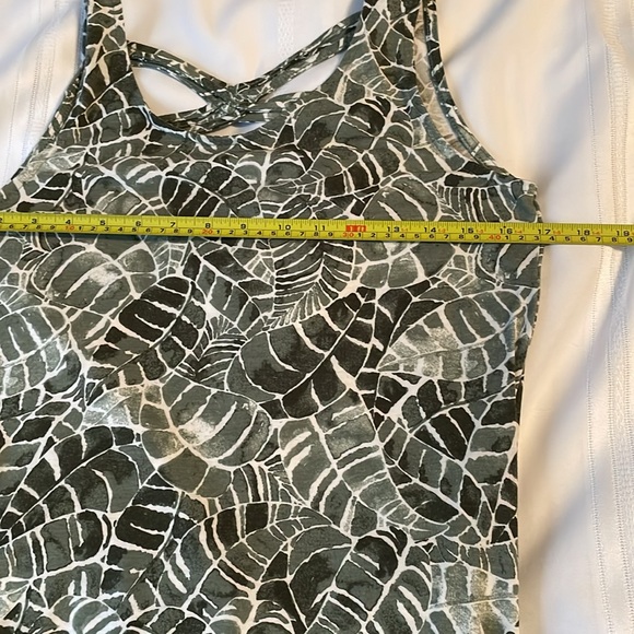 Lily Morgan maxi long green leave design with open cross over back Sz M - Picture 3 of 4